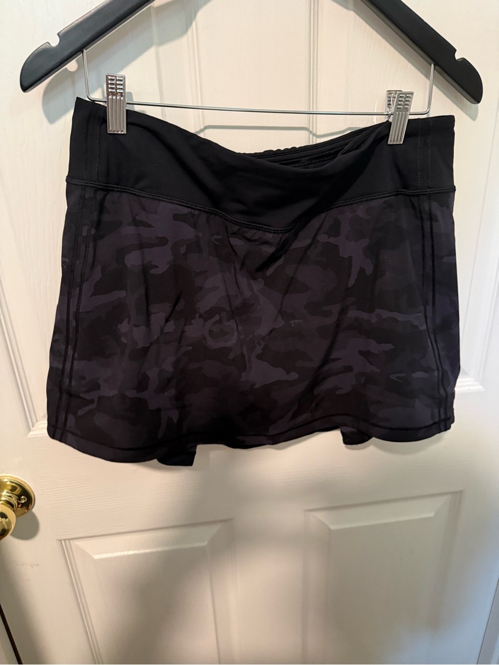 Lululemon Athletica Black Camo Skirt 8 Tall